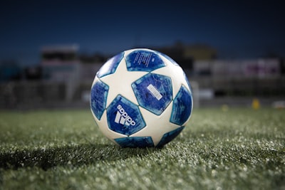 كلمات مدح لاعب كرة قدم بالانجليزيتعبيرات رائعة للإعجاب بالموهبة الكروية